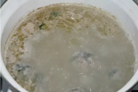 Мясные тефтели по-итальянски, со шпинатом и сыром, под соусом "болоньез".: шаг 8