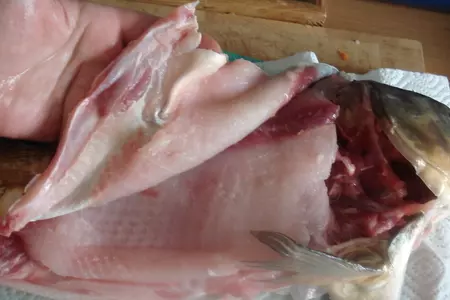 Карп фаршированный "под алым парусом": шаг 2