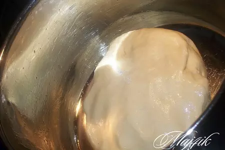 Яйца, запечённые в веночках: шаг 3