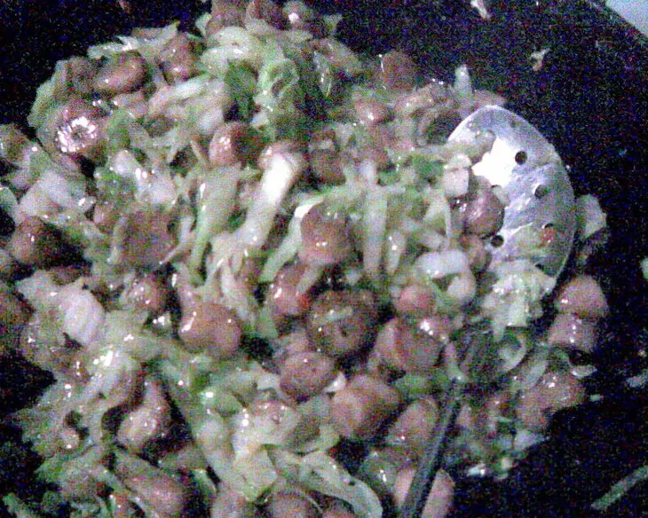 Легкий пирог - запеканка с капустой, шампиньонами и куриным мясом: шаг 1