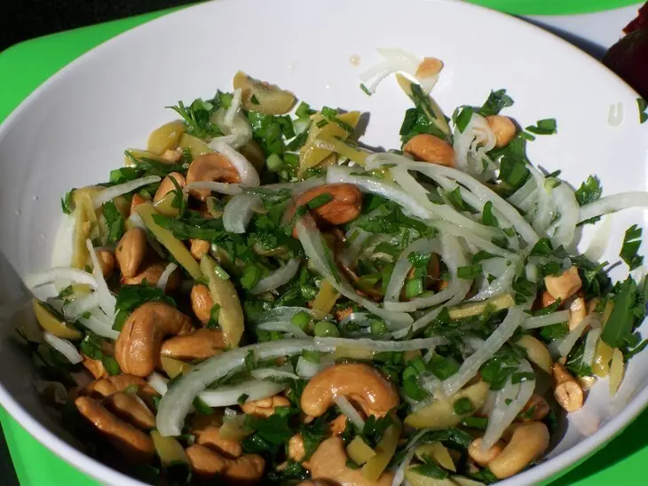 Свекольно апельсиновый салат с орехами  кешью: шаг 1