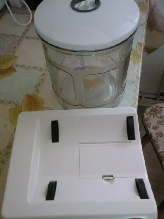 Простой салат с бантиками приготовленный с помощью mr.marinator(не для оценки).: шаг 2