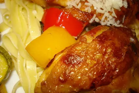 Петух с овощами на подушке из  фетуччини: шаг 6