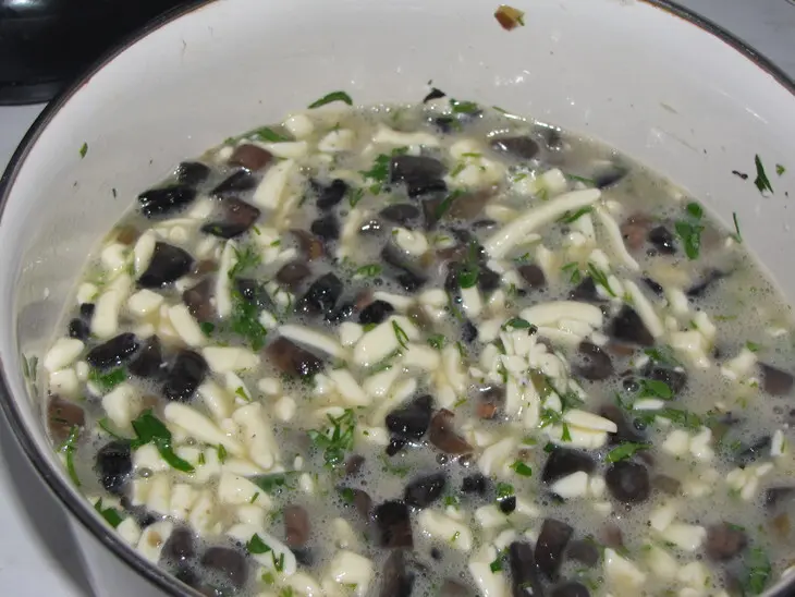 Пирог с  сыром и грибами.: шаг 2