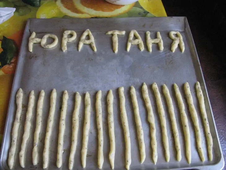 Сырная соломка: можно с пивом,можно с молоком (интересная подача): шаг 3