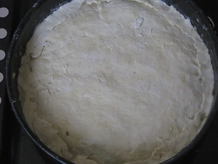 Пирог с  сыром и грибами.: шаг 5
