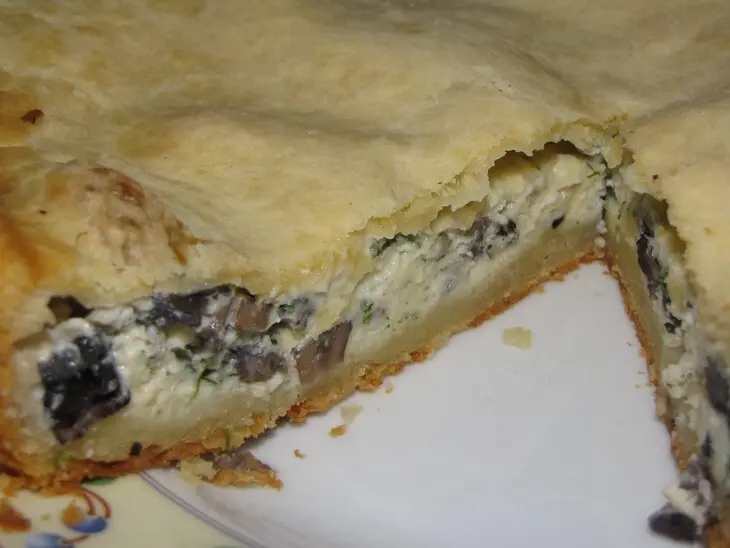 Пирог с  сыром и грибами.: шаг 8