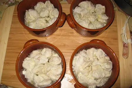 Пельмени с грибами и мясом в глечиках: шаг 5