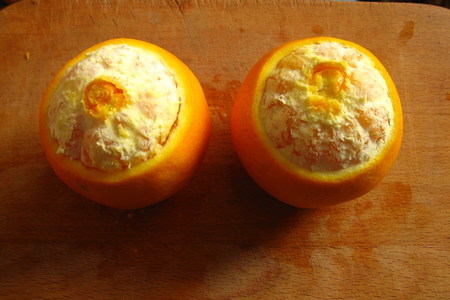 Груша с креветками в апельсине: шаг 1
