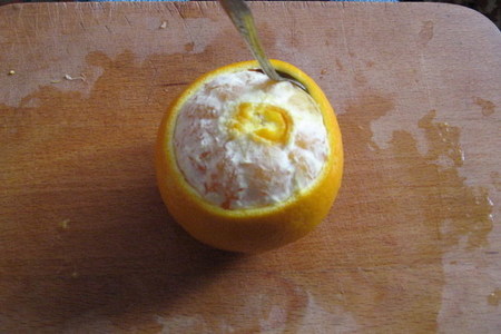 Груша с креветками в апельсине: шаг 2