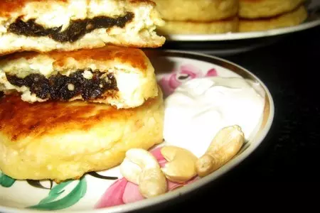 Сырники с начинкой (чернослив + орешки): шаг 6