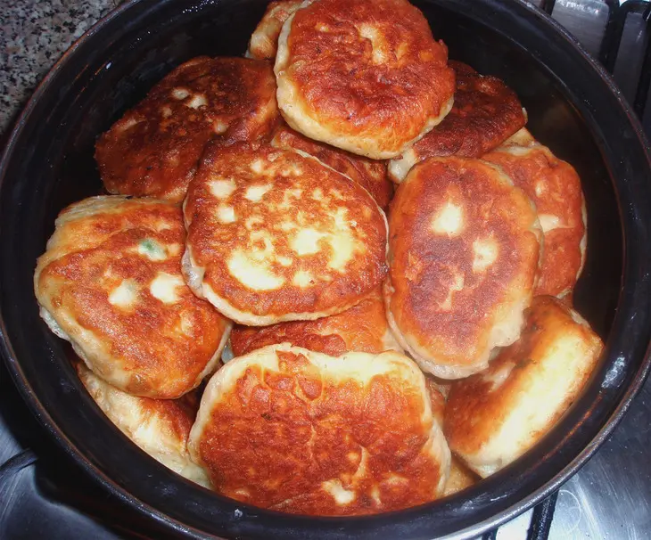 Пирожки с куриным фаршем и зеленью: шаг 3