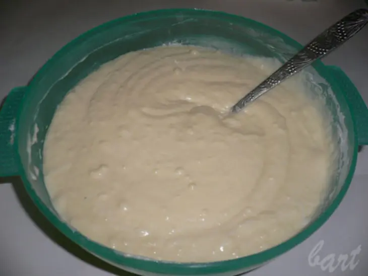 Яблочный пирог с корицей и  сметанной заливкой: шаг 2