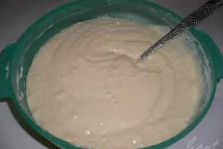Яблочный пирог с корицей и  сметанной заливкой: шаг 2