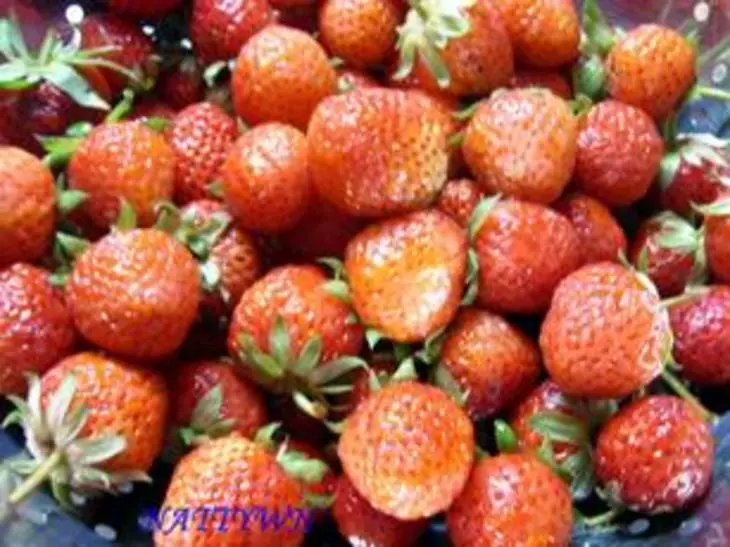 Нежный пирог со свежей клубникой.: шаг 1