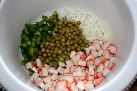 Cалат с крабовыми палочками или салат из того что было в холодильнике: шаг 1