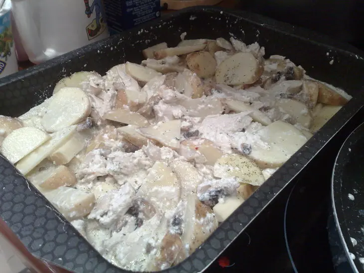 Картошка в мундире с курицей и грибами: шаг 6