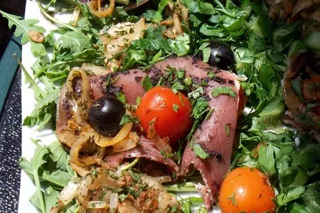 Салат с  вяленым мясом (прошюто): шаг 2