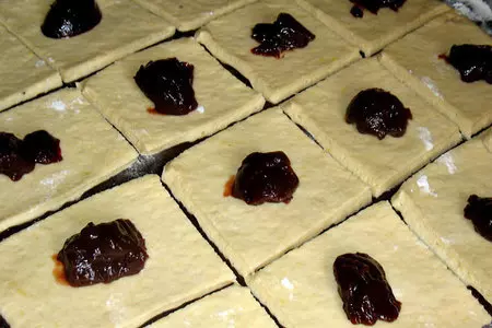 Пирог из колобков со сливовым муссом.: шаг 2