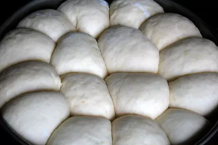 Пирог из колобков со сливовым муссом.: шаг 4