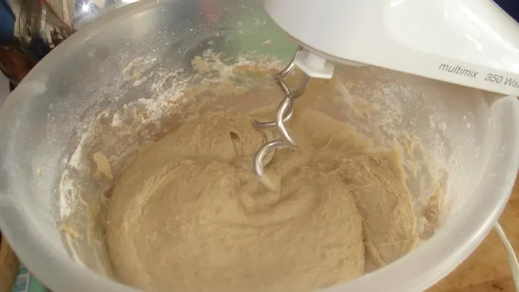 Рулет ореховый, ржаной и с глазурью: шаг 1