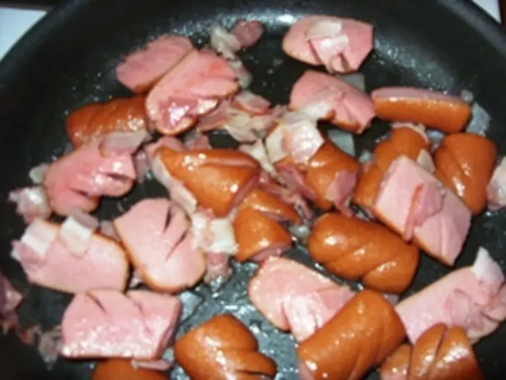 Морковно-сельдерейная запеканка с беконом и сосисками: шаг 3