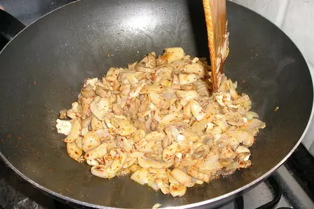 Фаршированная куриная грудинка, запеченная в духовке: шаг 3