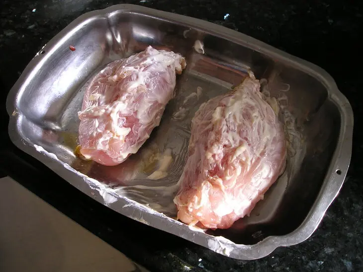 Фаршированная куриная грудинка, запеченная в духовке: шаг 8