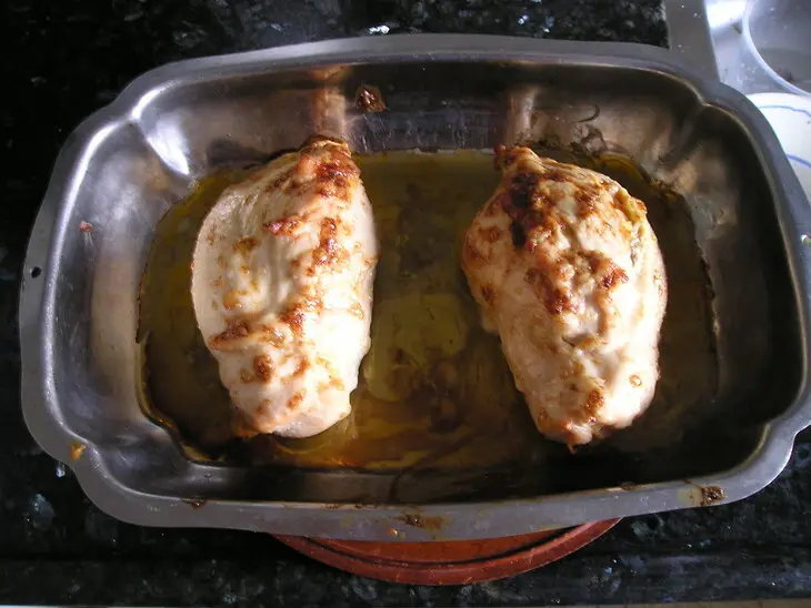 Фаршированная куриная грудинка, запеченная в духовке: шаг 9