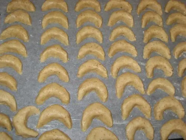 Печенье "полумесяцы" с грецкими орехами: шаг 2