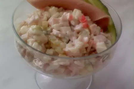 Простой салатик с крабовыми палочками: шаг 1