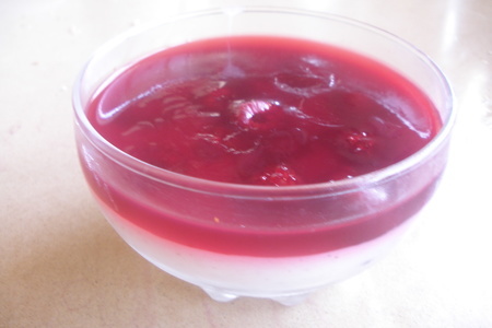Летний  кремовый легкий десерт из йогурта и ягодного желе: шаг 5