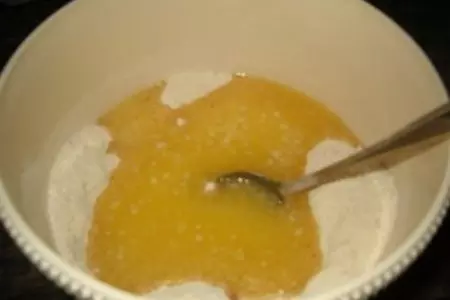 Сливовый пирог со штрейзелем: шаг 1
