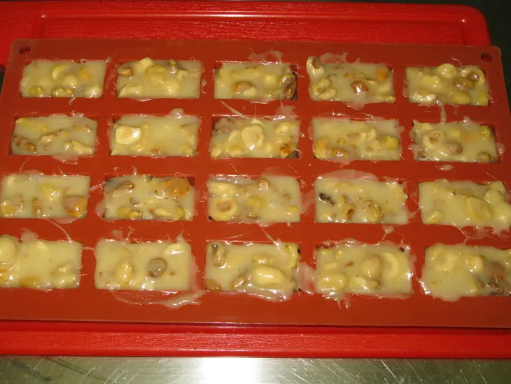 Конфетки  ореховые  в  мягкой  карамели: шаг 3