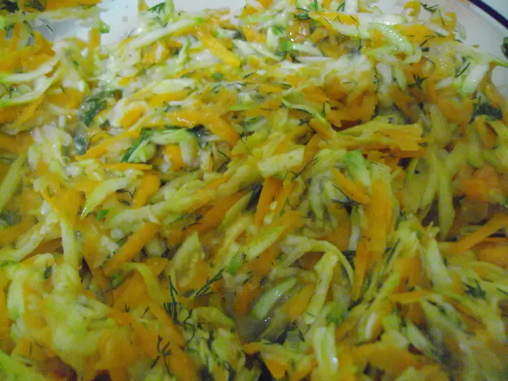 Оладьи с морковью и кабачками без муки: шаг 2