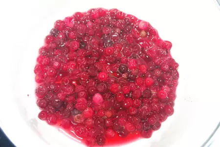 Пирог с клюквой и курицей: шаг 4