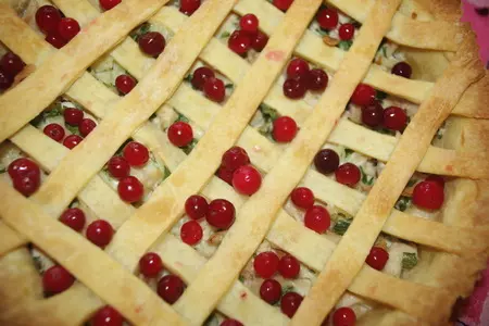 Пирог с клюквой и курицей: шаг 6