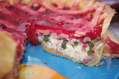 Пирог с клюквой и курицей: шаг 9