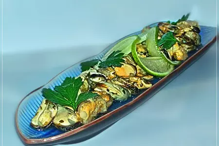 Мидии маринованые с белым вином: шаг 1
