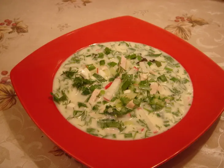 Окрошка  на кефире с курицей и шпинатом: шаг 5