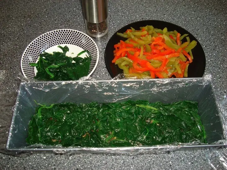 Террин с ризотто, шпинатом, перцами и помидорами: шаг 7