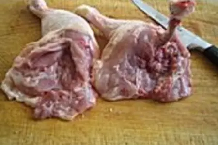 Фаршированные ножки с бобами и свекольно-картофельным пюре.: шаг 1