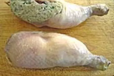 Фаршированные ножки с бобами и свекольно-картофельным пюре.: шаг 3