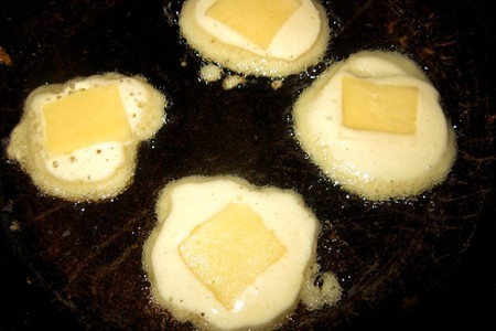 Оладьи с сыром "мини-пирожки": шаг 1