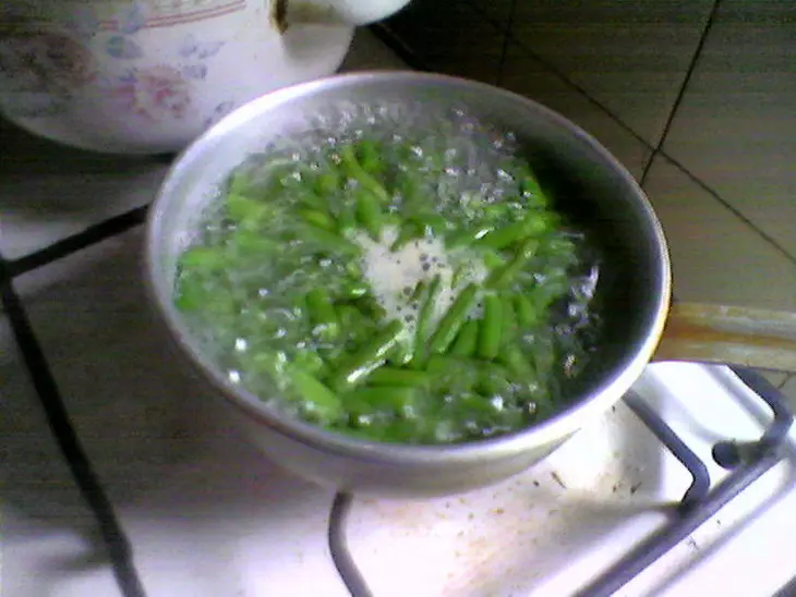 Салат с курицей и фасолью: шаг 2