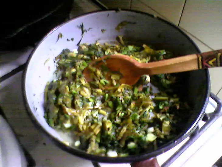 Пирог со щавелем и зеленью: шаг 2
