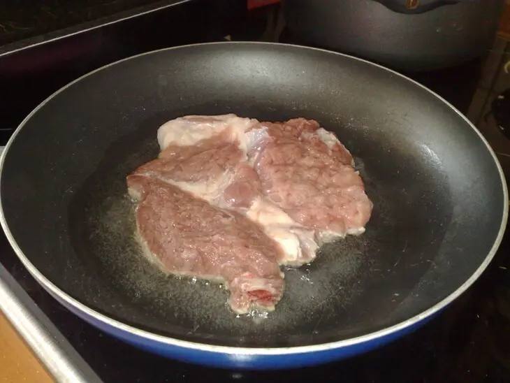 Мясо по-французски со сливками: шаг 1