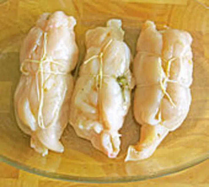 Куринные рулетики с брынзой и песто.: шаг 2