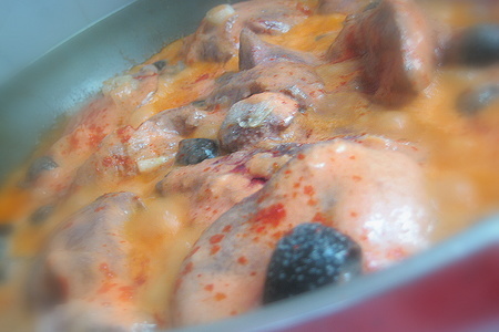 Печень индейки в соусе из томатов и маслин.: шаг 2