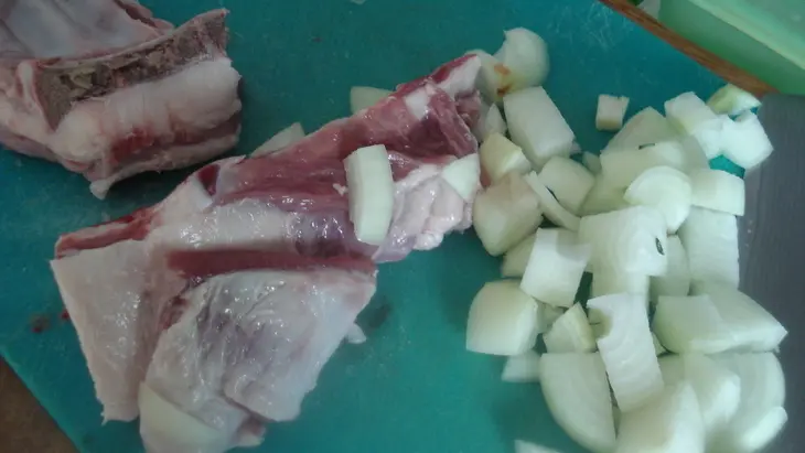 Рёбрышки (слышь, молодой барашек, вах!) и овощная подушка для него (от меня...): шаг 1